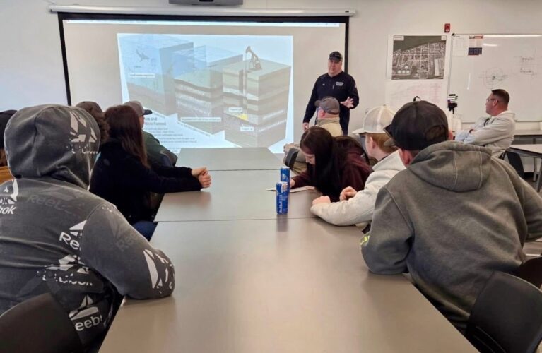 USA STUDENTS VISIT ERGON
